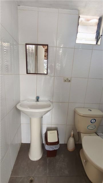 Lavamanos y servicios del baño privado