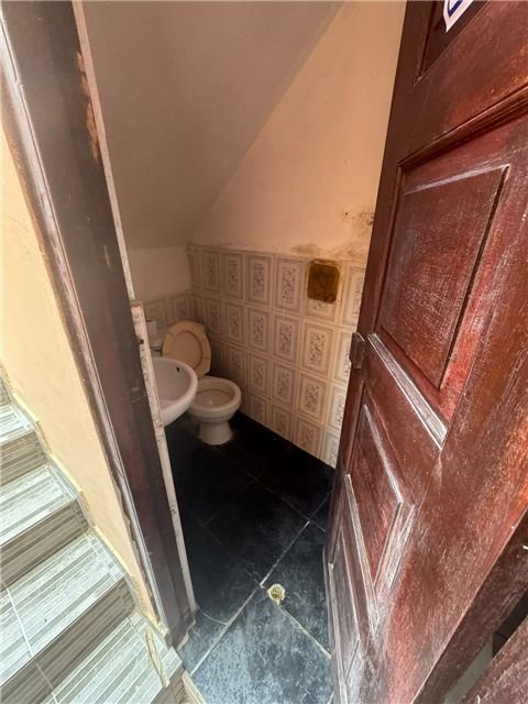 Baño privado con ducha y ventana