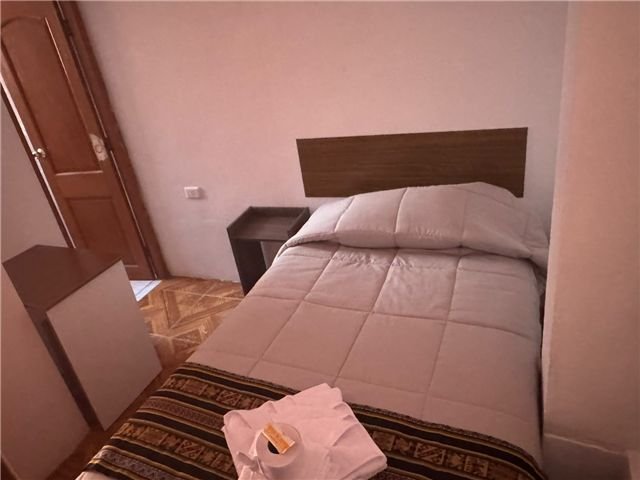 Detalle de la cama preparada para la estancia